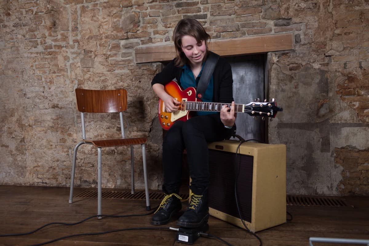 Can You Leave Guitar Pedals Plugged In? (Here’s The Truth) Stamp Sound 