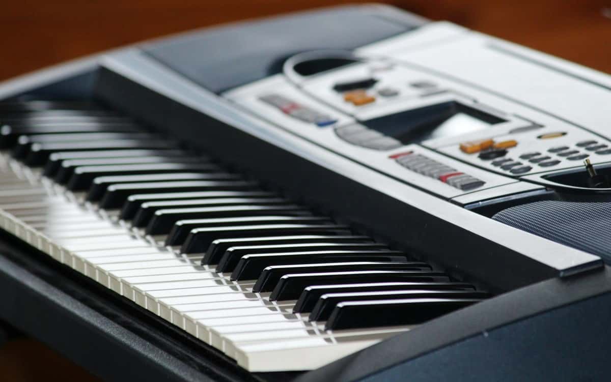 yamaha-roland-or-casio-who-make-the-best-keyboards-stampsound