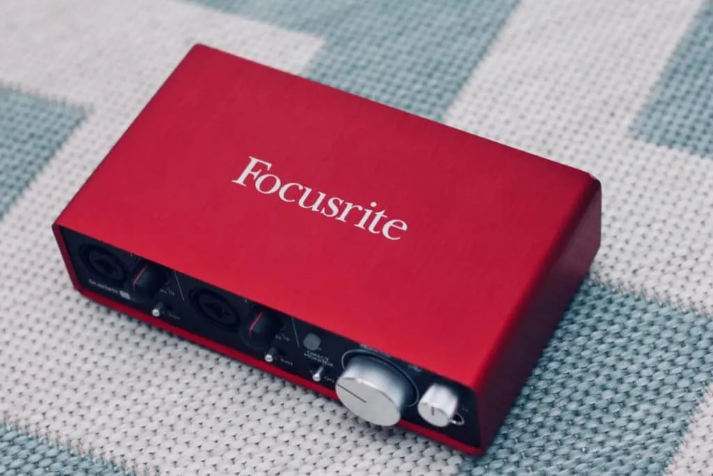 Headphone amp for online focusrite scarlett