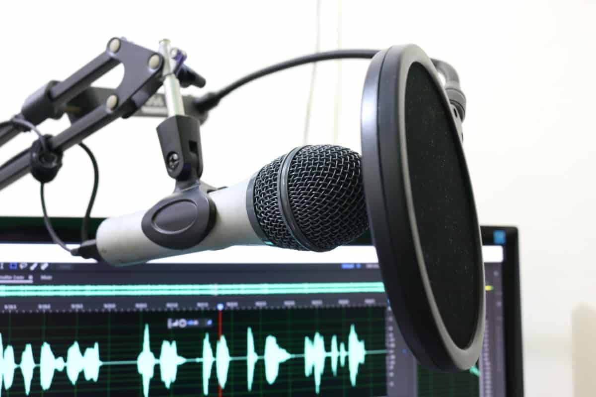 Dynamic Or Condenser Microphone For Podcasting? (Need To Know Facts