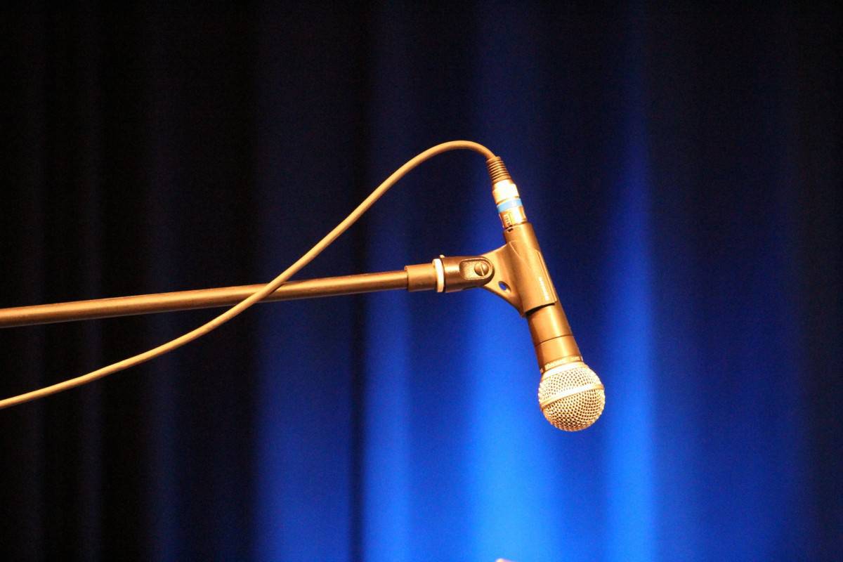 Are Microphone Stands Universal? (3 Minute Read)