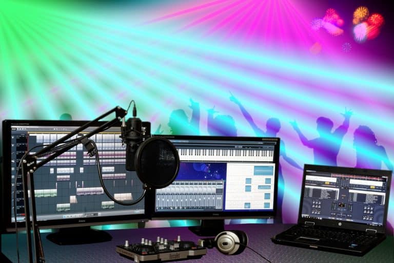 How To Connect A Mixer To An iPad (In 7 Steps)