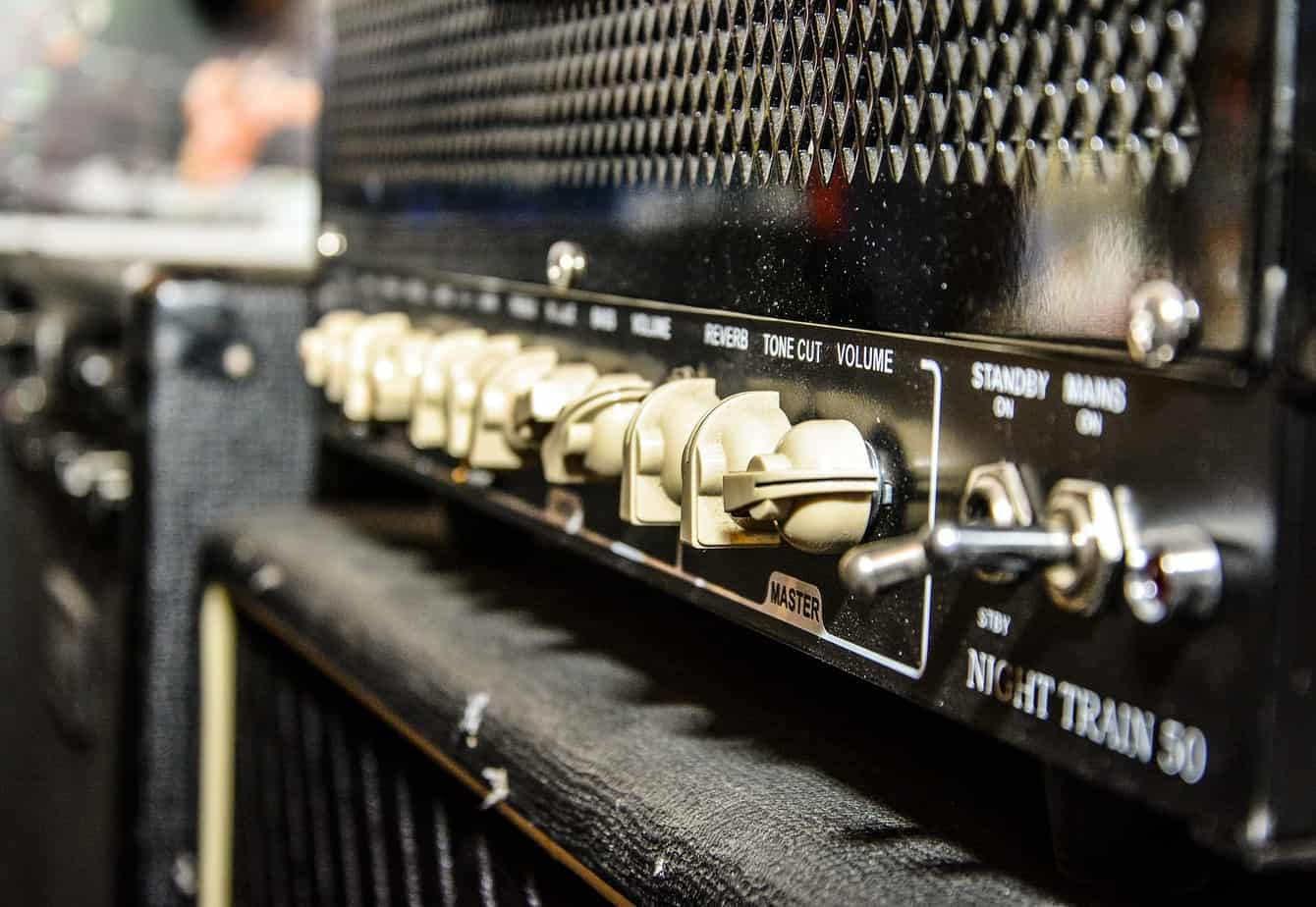 combo-amp-vs-head-and-cab-the-key-differences-explained-stamp-sound